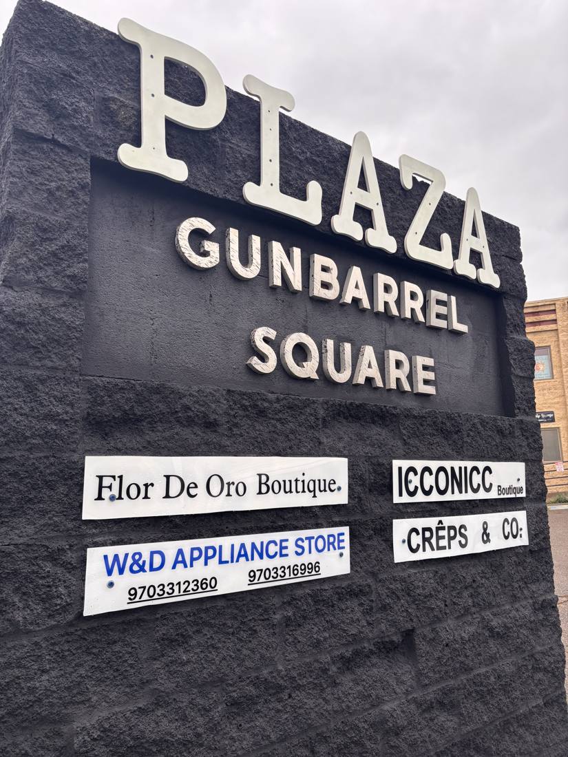 Plaza Gunbarrel Square sign with W&D Appliance Store